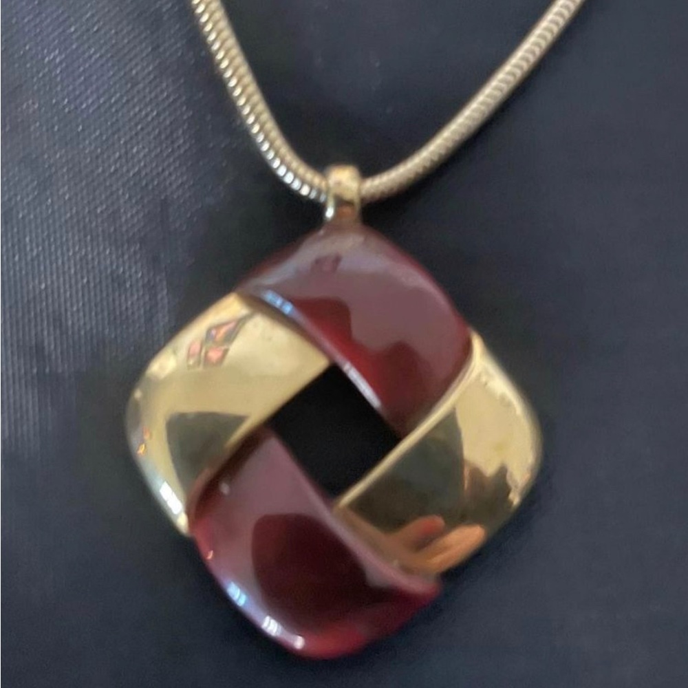 Vintage Trifari Necklace - Goldtone and Mahogany Necklace